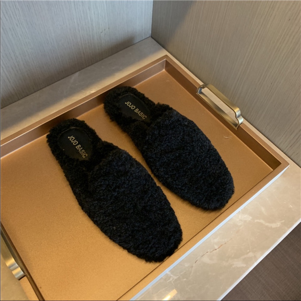 New Fur slipper outdoor indoor size 8